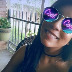 Meet your Posher, Cassandra